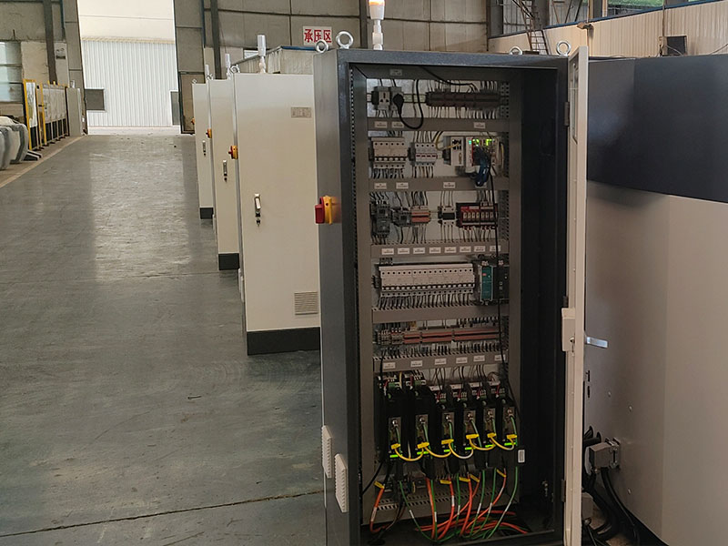 HQ600-S-8P מכונת CNC לניקוב פסי נחושת | ציוד מרובה תחנות לארונות חשמל